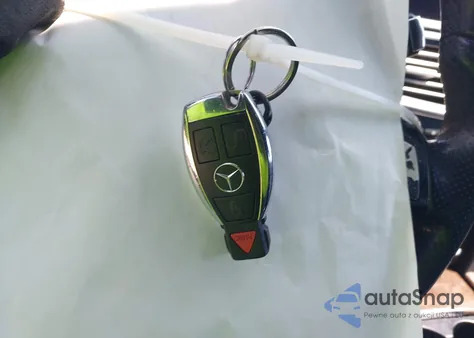 2013 Mercedes-Benz E 350 z USA, uszkodzony, nr VIN WDDHF5KB3DA767778